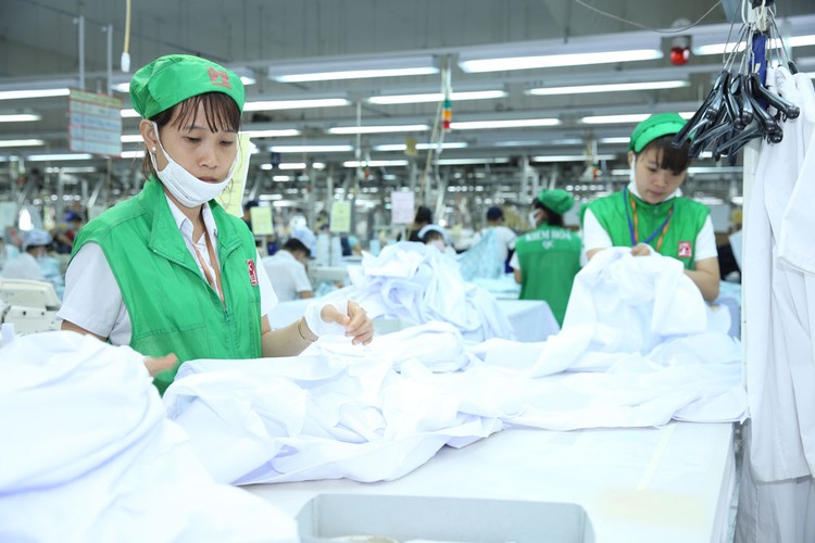 ADB dự báo tăng trưởng kinh tế Việt Nam năm 2018 sẽ vượt 7%. Ảnh: Lê Tiên
