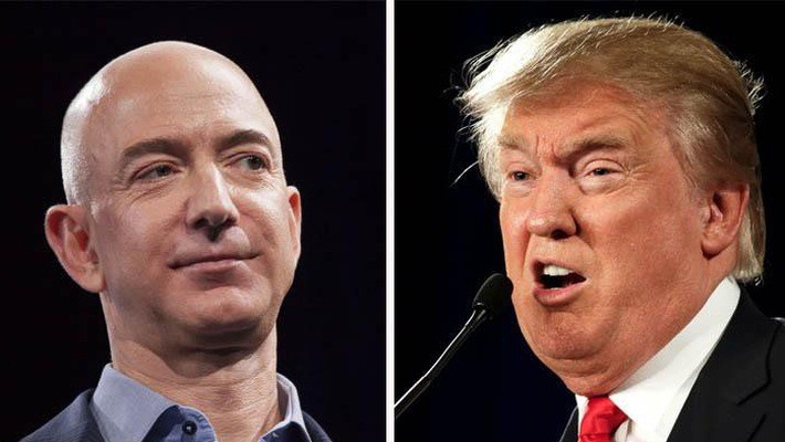 CEO Jeff Bezos của Amazon (trái) và Tổng thống Mỹ Donald Trump.