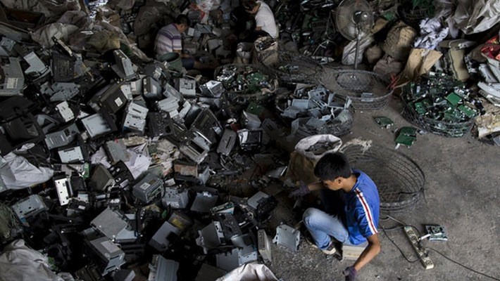 Rác điện tử trong một cơ sở ở Quảng Đông, Trung Quốc, tháng 6/2015 - Ảnh: Reuters/SCMP.