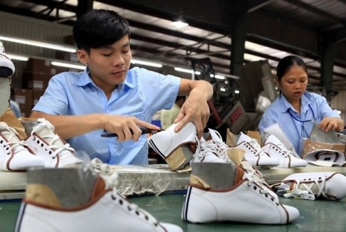 Một nhà máy sản xuất giày dép Việt Nam.Ảnh: TTXVN.