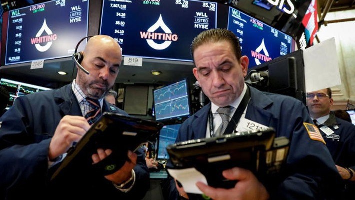 Các nhà giao dịch chứng khoán trên sàn NYSE ở New York, Mỹ, ngày 10/4 - Ảnh: Reuters.