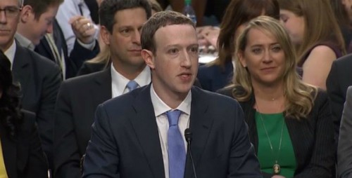 Mark Zuckerberg khá vất vả khi nói về đối thủ lớn nhất của Facebook, cũng như sự độc quyền.