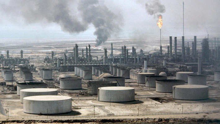 Một nhà máy lọc dầu ở Saudi Arabia - Ảnh: CNBC.