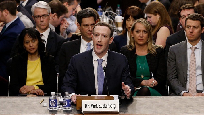Mark Zuckerberg trong phiên điều trần 11/4 - Ảnh: AP.