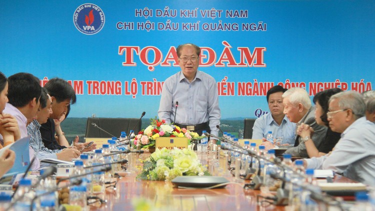 Chủ tịch Hội Dầu khí Việt Nam Ngô Thường San phát biểu tại buổi tọa đàm