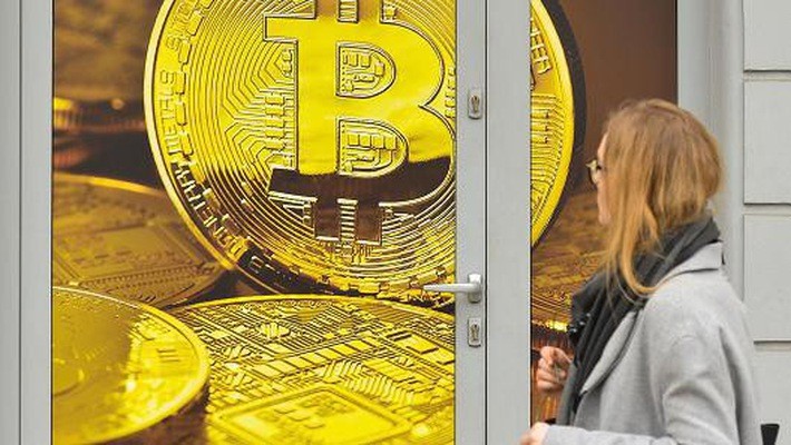 Các nhà giao dịch hiện đang theo dõi xem liệu giá Bitcoin có thể trụ được mốc 7.500 USD - Ảnh: Getty/CNBC.