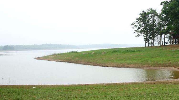 Gói thầu Thi công xây dựng hồ Suối Hai (huyện Tân Lạc, Hòa Bình) vẫn chưa công khai giá trúng thầu. Ảnh minh họa: Quang Tuấn