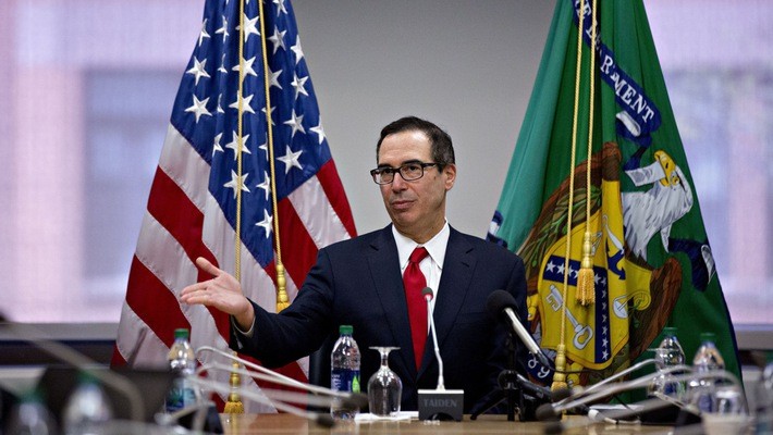 Bộ trưởng Bộ Tài chính Mỹ Steven Mnuchin tại cuộc họp báo ở Washington hôm 21/4 - Ảnh: Bloomberg.