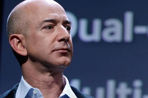 CEO Amazon - Jeff Bezos hiện là người giàu nhất hành tinh. Ảnh:Reuters