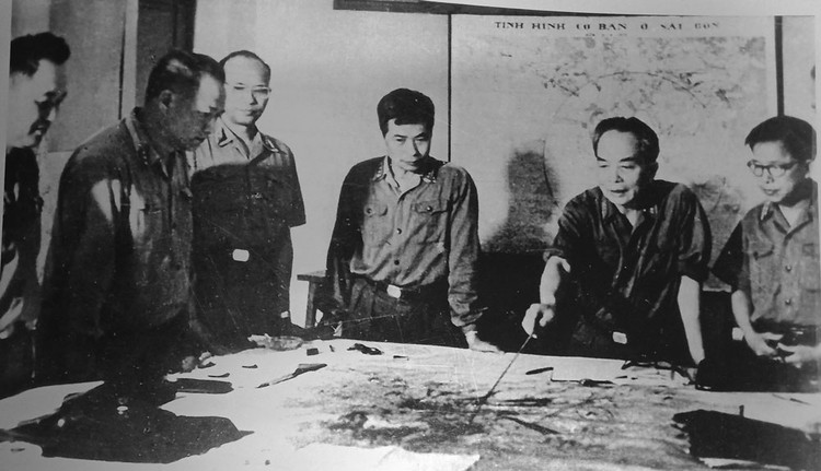 Quân ủy Trung ương theo dõi diễn biến Chiến dịch Hồ Chí Minh, tháng 4/1975
