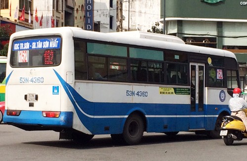 Tuyến xe buýt 152 đi qua sân bay Tân Sơn Nhất sẽ phục vụ miễn phí dịp lễ 30/4. Ảnh:Hữu Công.