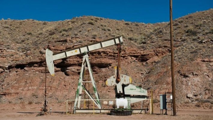 Máy bơm dầu trên một mỏ dầu ở Aneth, Utah, Mỹ - Ảnh: Reuters.