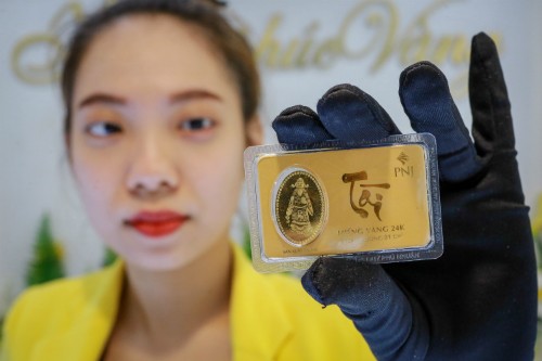 Vàng miếng được bày bán tại PNJ. Ảnh:Thành Nguyễn.