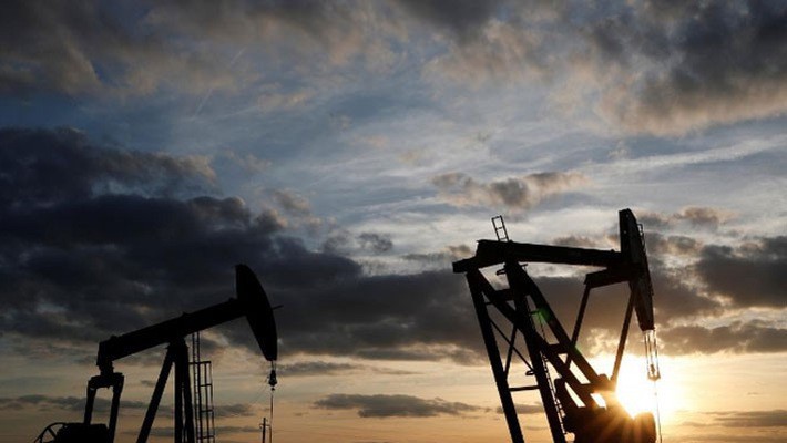 Ngân hàng Goldman Sachs dự báo giá dầu Brent sẽ lên mức 82,5 USD/thùng vào mùa hè năm nay - Ảnh: Reuters.