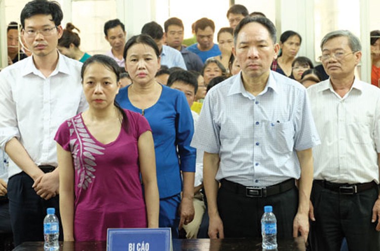 Bị cáo Phan Minh Nguyệt bị truy tố tội danh Lợi dụng chức vụ, quyền hạn trong khi thi hành công vụ. Ảnh: Việt Dũng Vnexpress