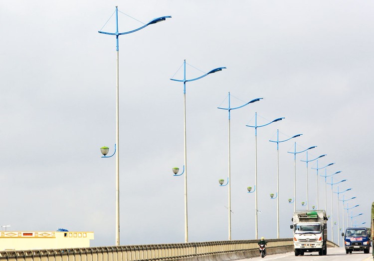 Gói thầu Xây lắp hệ thống chiếu sáng Quảng Trị thuộc Dự án Phát triển các đô thị dọc hành lang tiểu vùng sông Mê Kông tỉnh Quảng Trị. Ảnh: Hoài Tâm