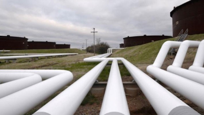 Những đường ống dẫn dầu ở cảng dầu Cushing, bang Oklahoma, Mỹ - Ảnh: Reuters.