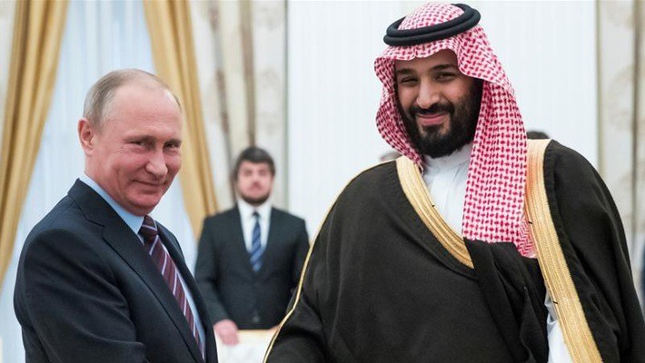 Tổng thống Nga Vladimir Putin và Thái tử Saudi Arabia Mohammed bin Salman trong cuộc gặp hôm 14/6 tại Moscow - Ảnh: Al Jareeza.