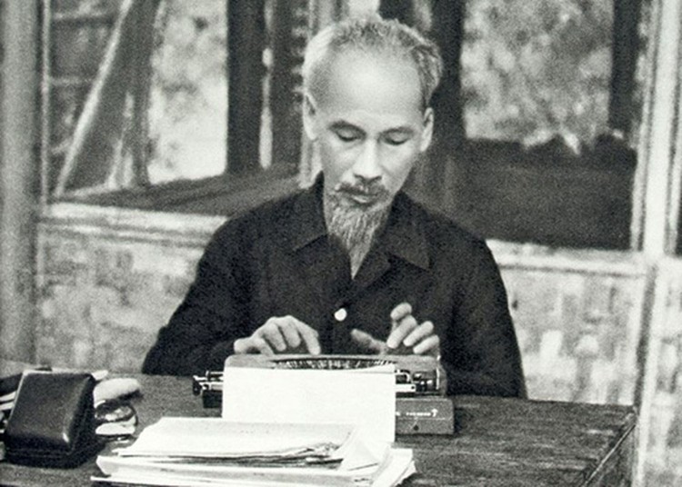 Chủ tịch Hồ Chí Minh - người sáng lập và dìu dắt nền báo chí cách mạng Việt Nam. Ảnh: TTXVN