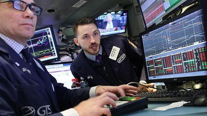 Các nhà giao dịch cổ phiếu trên sàn NYSE ở New York, Mỹ - Ảnh: Getty/CNBC.