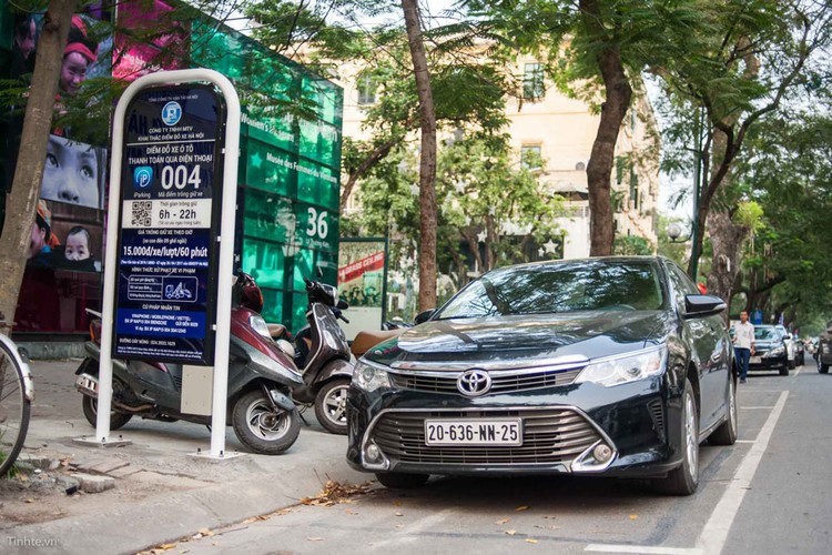 Iparking chính thức triển khai tại Hà Nội từ 1/7/2018 sẽ góp phần công khai, minh bạch các vị trí đỗ xe thông qua thiết bị di động. Ảnh: Bích Thảo
