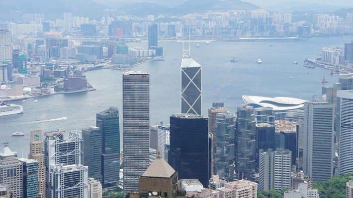Giá thuê văn phòng tại Hồng Kông hiện cao hơn 30% so với khu vực West End của London - Ảnh: Alarmy.