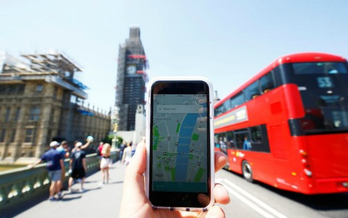 Ứng dụng Uber tại London. Ảnh: Reuters