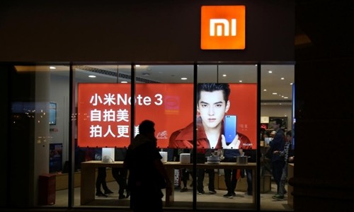 Bên ngoài một cửa hàng của Xiaomi ở Bắc Kinh (Trung Quốc). Ảnh:Reuters