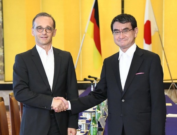Ngoại trưởng Đức Heiko Maas (trái) và người đồng cấp Nhật Bản Taro Kono. (Nguồn: Kyodo)