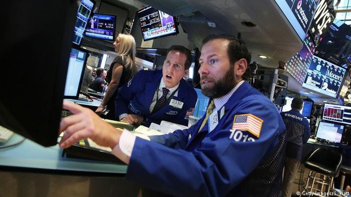 Các nhà giao dịch cổ phiếu trên sàn NYSE ở New York, Mỹ - Ảnh: Getty.