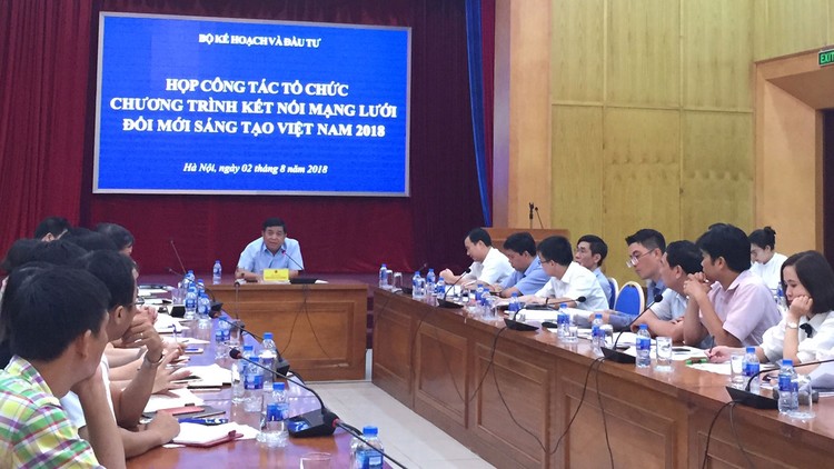 Bộ trưởng Nguyễn Chí Dũng chủ trì cuộc họp công tác tổ chức Chương trình kết nối mạng lưới đổi mới sáng tạo Việt Nam 2018. Ảnh:Trung Hiếu