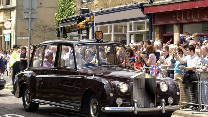 Hoàng gia Anh rao bán 8 chiếc Rolls-Royce