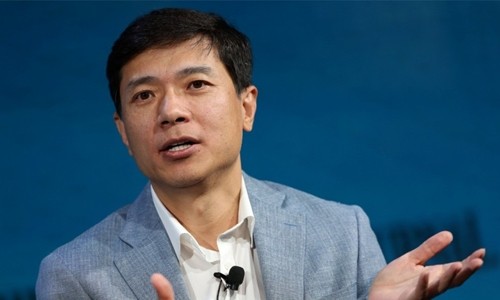 CEO Baidu - Robin Li phát biểutrong một sự kiện. Ảnh:Reuters