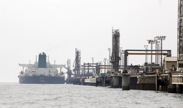 Một cơ sở sản xuất dầu mỏ thuộc đảo Khark của Iran ở ngoài khơi vùng Vịnh. (Nguồn: AFP/TTXVN)