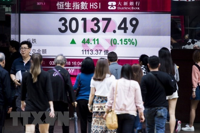 Bảng tỷ giá chứng khoán tại Hong Kong, Trung Quốc. (Ảnh: AFP/TTXVN)