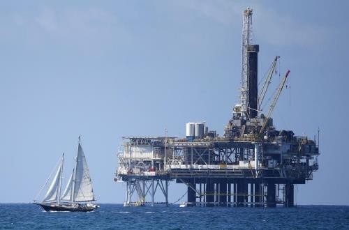 Giá dầu giảm nhẹ trên thị trường châu Á trong phiên giao dịch sáng 27/8. Ảnh: Reuters