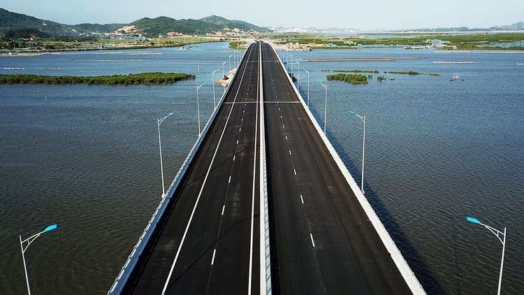 Tuyến cao tốc Hạ Long - Hải Phòng và cầu Bạch Đằng chính thức thông xe, đưa vào hoạt động từ ngày 1/9/2018. Ảnh: Đỗ Giang