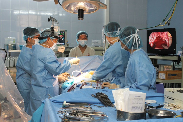 Kỹ thuật mổ tim ít xâm lấn của Bệnh viện E được thế giới công nhận
