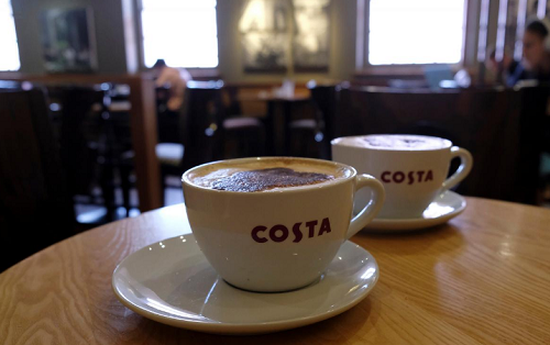 Bên trong một cửa hàng cà phê Costa tạiLoughborough, Anh. Ảnh:Reuters