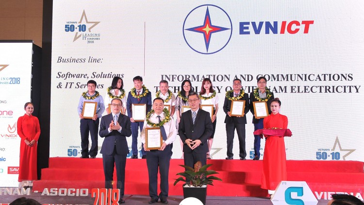 Đây là lần thứ 2 liên tiếp EVNICT đạt danh hiệu Doanh nghiệp công nghệ thông tin hàng đầu Việt Nam