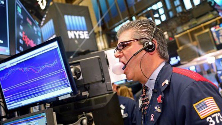 Một nhà giao dịch cổ phiếu trên sàn NYSE ở New York, Mỹ - Ảnh: Getty/CNBC.