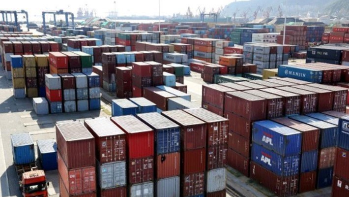 Những container hàng hóa tại một cảng biển ở Giang Tô, Trung Quốc, tháng 9/2018 - Ảnh: Reuters.