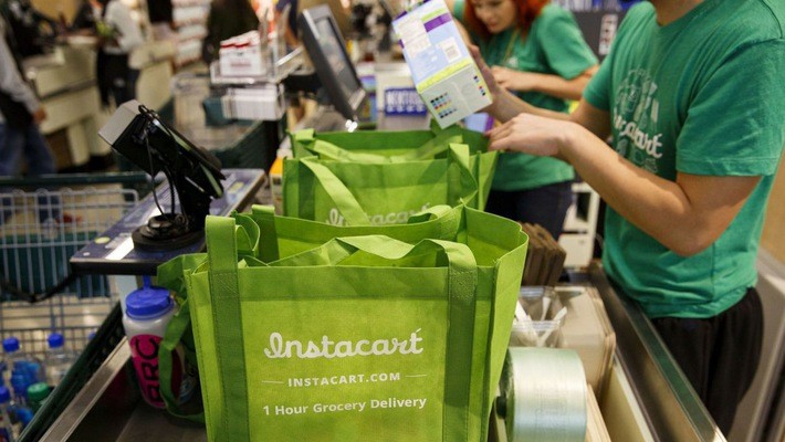 Nhiều người từng cho rằng Instacart sẽ sớm tàn lụi trước áp lực từ gã thương mại điện tử khổng lồ Amazon khi hãng này thâu tóm Whole Foods năm 2017.