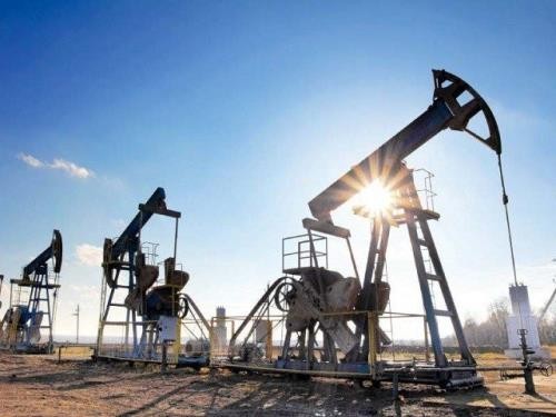 Nhu cầu tiêu thụ dầu tại Trung Quốc đẩy giá dầu châu Á đi lên. Ảnh: Reuters