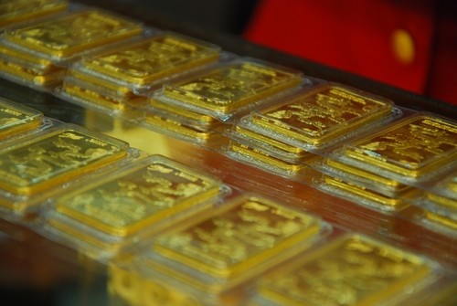Mỗi lượng vàng miếng trong nước hiện cao hơn thế giới 2,4 triệu đồng.