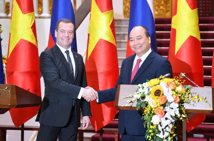 Thủ tướng Nguyễn Xuân Phúc và Thủ tướng Liên bang Nga Dmitry Medvedev. Ảnh: Quang Hiếu