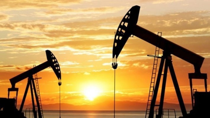 Giới đầu tư đang ngày càng lo ngại rằng nguồn cung dầu sẽ vượt xa nhu cầu tiêu thụ toàn cầu trong năm tới.