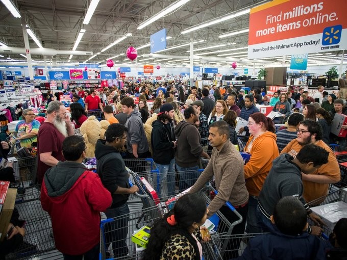 Lễ hội mua sắm Black Friday tại Mỹ bắt đầu