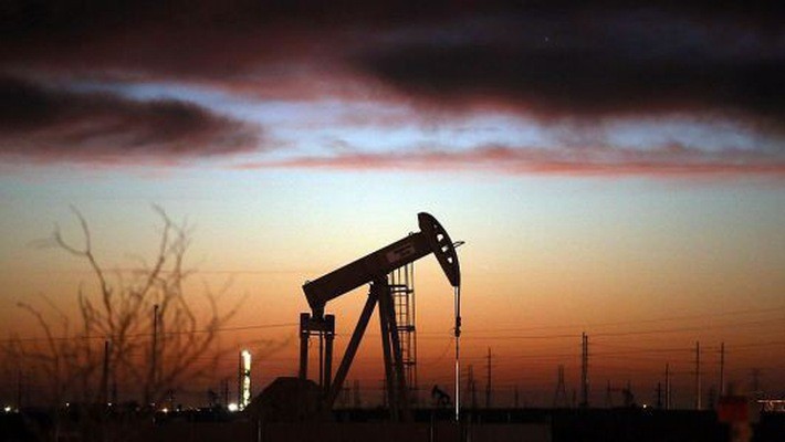 Nỗi lo về tình trạng thừa cung dầu toàn cầu đang phủ bóng lên cuộc họp sắp tới của OPEC - Ảnh: Getty/CNBC.