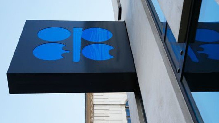 Logo của OPEC bên ngoài trụ sở của khối này ở Vienna, Áo - Ảnh: Reuters/CNBC.